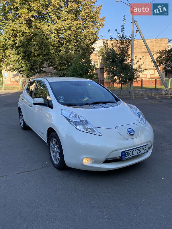 Хетчбек Nissan Leaf 2013 в 