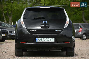 Хэтчбек Nissan Leaf 2016 в 