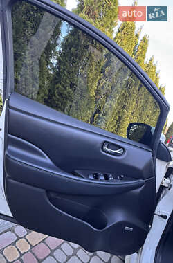 Хэтчбек Nissan Leaf 2019 в 