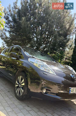 Хетчбек Nissan Leaf 2013 в Дніпрі