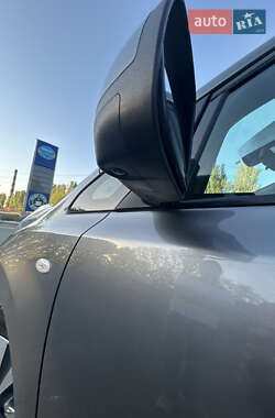 Хетчбек Nissan Leaf 2015 в 