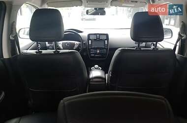 Хэтчбек Nissan Leaf 2013 в 