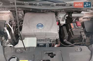 Хэтчбек Nissan Leaf 2013 в 