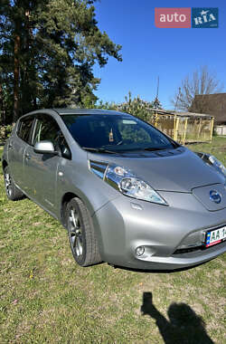 Хэтчбек Nissan Leaf 2014 в 