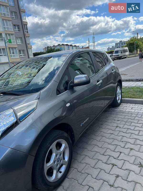 Хетчбек Nissan Leaf 2013 в Івано-Франківську