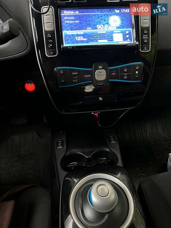 Хетчбек Nissan Leaf 2013 в Івано-Франківську