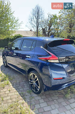 Хэтчбек Nissan Leaf 2021 в 