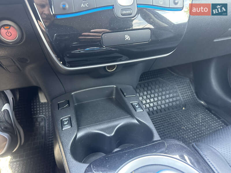 Хетчбек Nissan Leaf 2014 в Житомирі