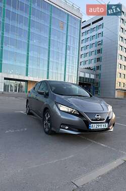 Хэтчбек Nissan Leaf 2019 в 
