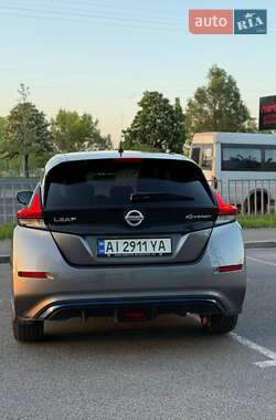 Хэтчбек Nissan Leaf 2019 в 