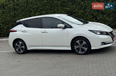 Хэтчбек Nissan Leaf 2020 в 