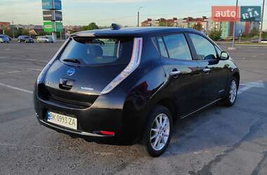 Хэтчбек Nissan Leaf 2014 в 