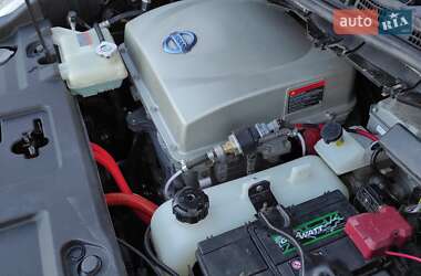 Хэтчбек Nissan Leaf 2014 в 