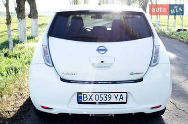 Хэтчбек Nissan Leaf 2015 в 