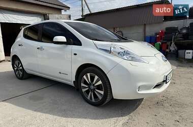 Хэтчбек Nissan Leaf 2014 в 