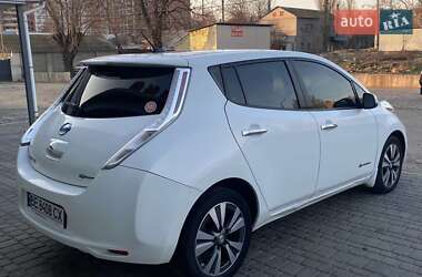 Хэтчбек Nissan Leaf 2015 в 