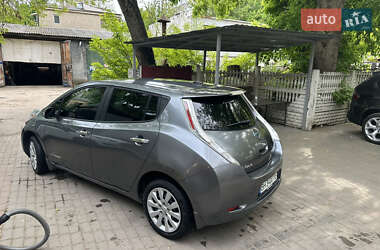 Хетчбек Nissan Leaf 2014 в 