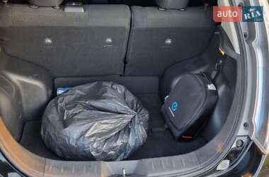 Хэтчбек Nissan Leaf 2013 в 