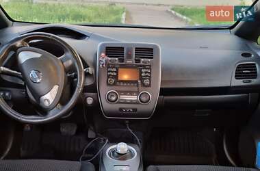 Хэтчбек Nissan Leaf 2013 в 