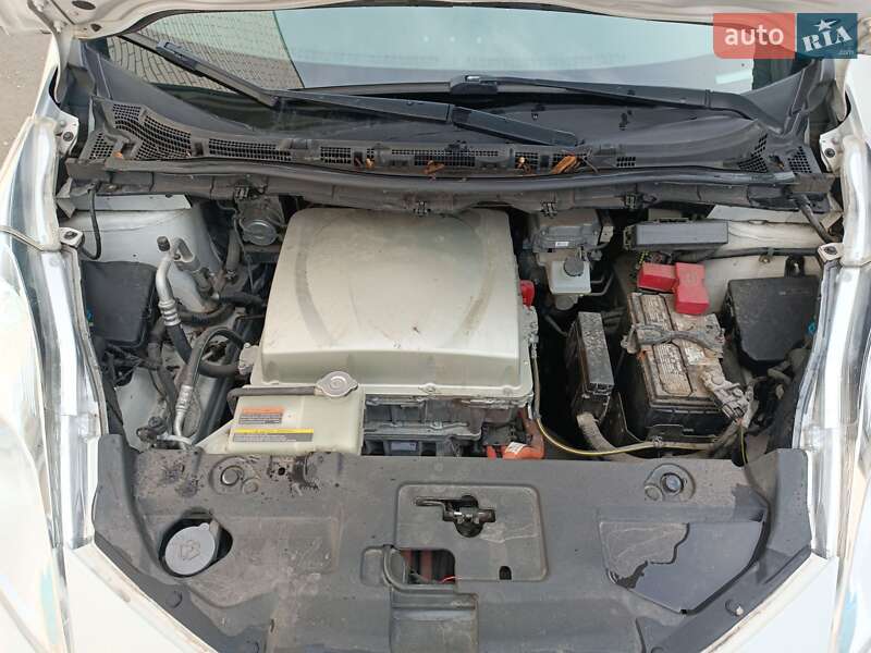 Хетчбек Nissan Leaf 2016 в Кам'янському