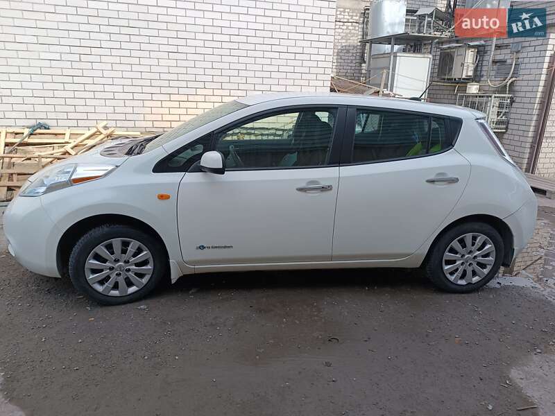 Хетчбек Nissan Leaf 2016 в Кам'янському