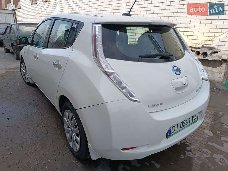 Хетчбек Nissan Leaf 2016 в Кам'янському