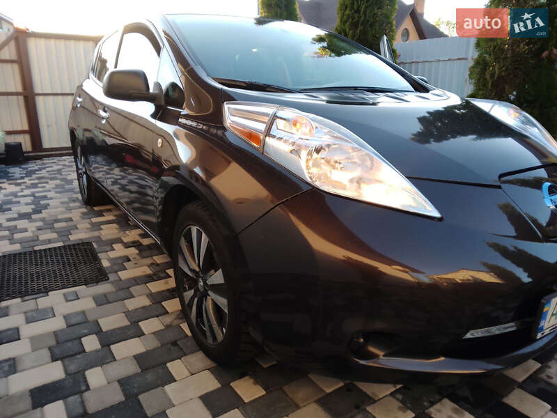 Хетчбек Nissan Leaf 2015 в Вишгороді