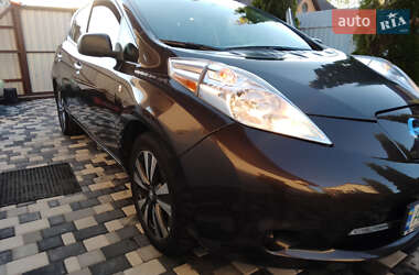 Хэтчбек Nissan Leaf 2015 в 