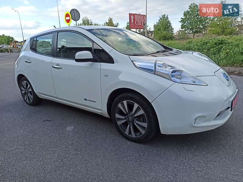Хетчбек Nissan Leaf 2014 в 