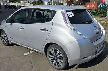 Хэтчбек Nissan Leaf 2015 в 