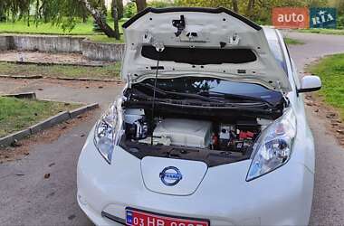 Хетчбек Nissan Leaf 2017 в 