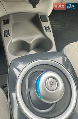 Хетчбек Nissan Leaf 2011 в 