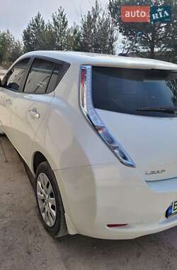 Хетчбек Nissan Leaf 2013 в 