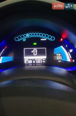 Хетчбек Nissan Leaf 2013 в 