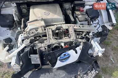 Хэтчбек Nissan Leaf 2013 в 