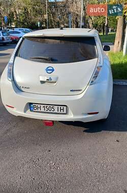 Хэтчбек Nissan Leaf 2013 в 