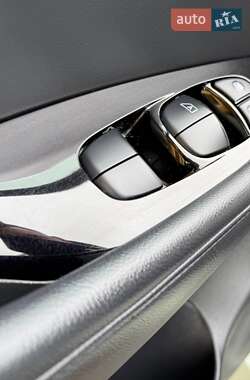Хетчбек Nissan Leaf 2020 в 