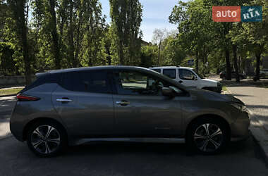 Хетчбек Nissan Leaf 2019 в 