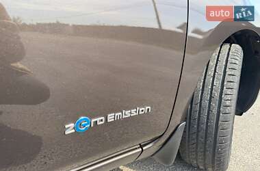 Хетчбек Nissan Leaf 2015 в 