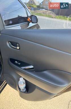 Хетчбек Nissan Leaf 2015 в 