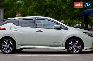 Хетчбек Nissan Leaf 2018 в 
