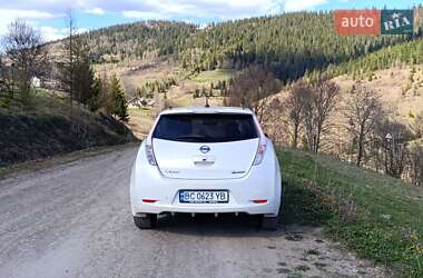 Хэтчбек Nissan Leaf 2015 в 