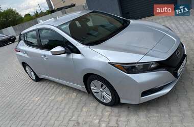 Хэтчбек Nissan Leaf 2022 в 