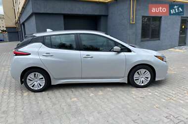 Хэтчбек Nissan Leaf 2022 в 