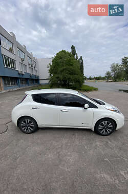 Хэтчбек Nissan Leaf 2016 в 