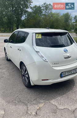 Хэтчбек Nissan Leaf 2016 в 