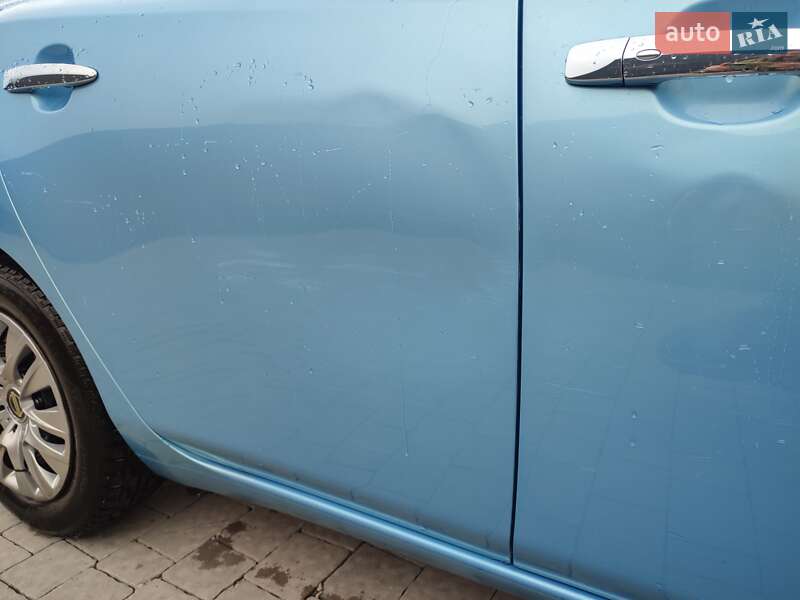 Хэтчбек Nissan Leaf 2015 в Львове