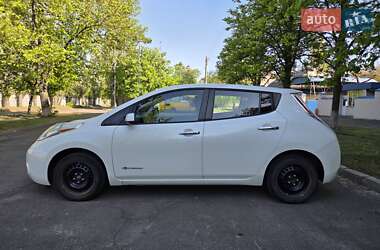 Хэтчбек Nissan Leaf 2016 в 