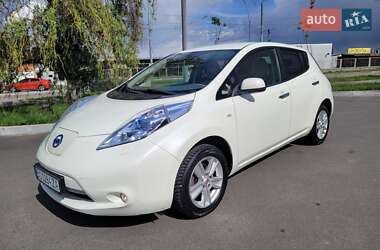 Хэтчбек Nissan Leaf 2012 в 