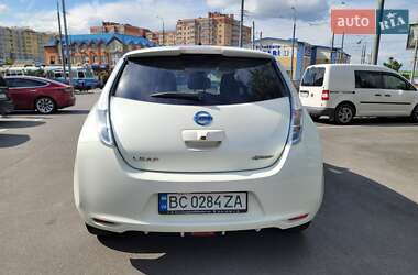 Хэтчбек Nissan Leaf 2012 в 